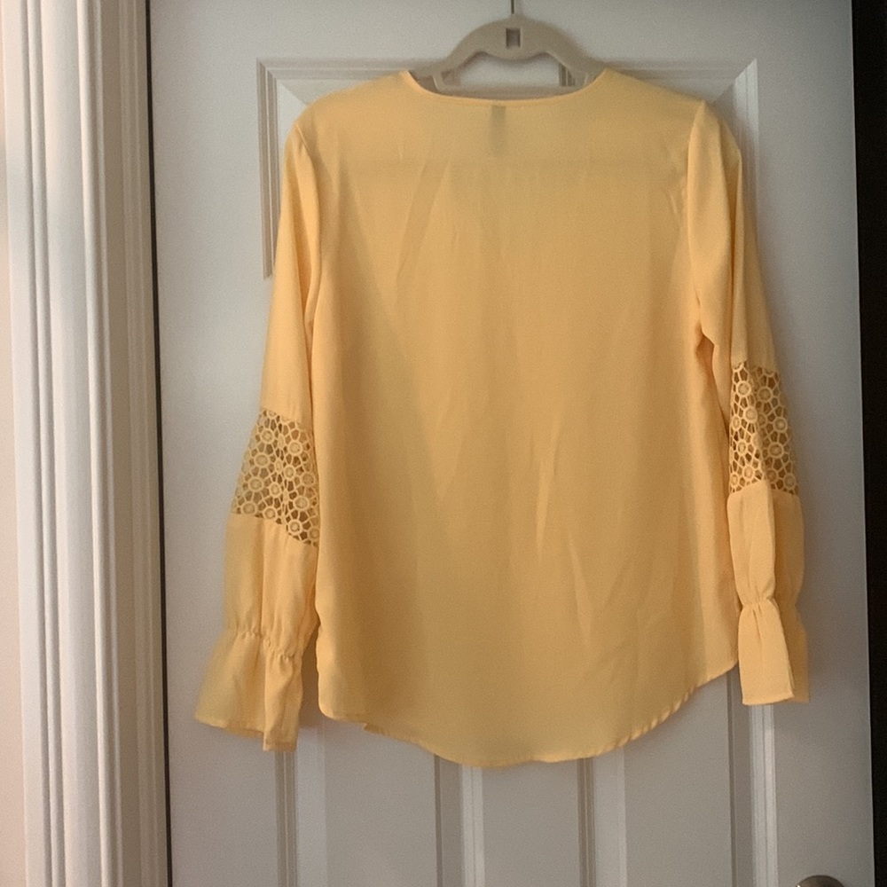 Massini yellow blouse, size small - Picture 4 of 4